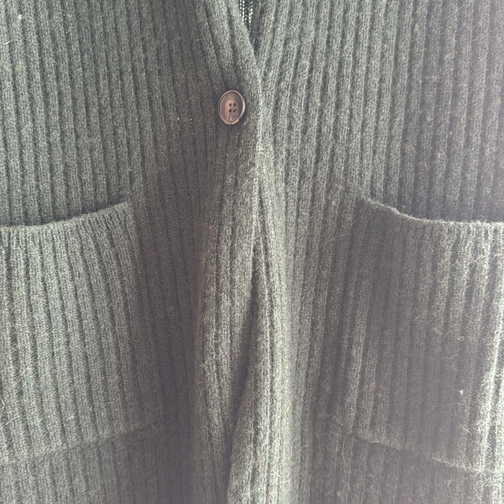 Uniqlo dark green jacket cardigan.  Size xs - Picture 4 of 4